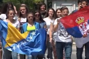 UČENICI IZ JAJCA POBEDILI PODELE: Srbi, Hrvati i Bošnjaci krenuli zajedno u novu školsku godinu