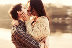 MALI SIGNALI: Ovih 5 znakova sa sigurnošću pokazuju da je muškarac zaljubljen u vas