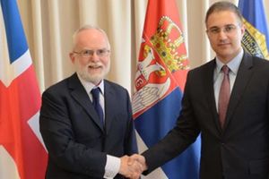 UNAPREĐENJE BORBE PROTIV TERORIZMA: Stefanović razgovarao za britanskim ambasadorom Kifom