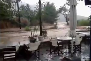 (VIDEO) TRAGEDIJA U KOMŠILUKU: Troje mrtvih u poplavama na jugu Grčke