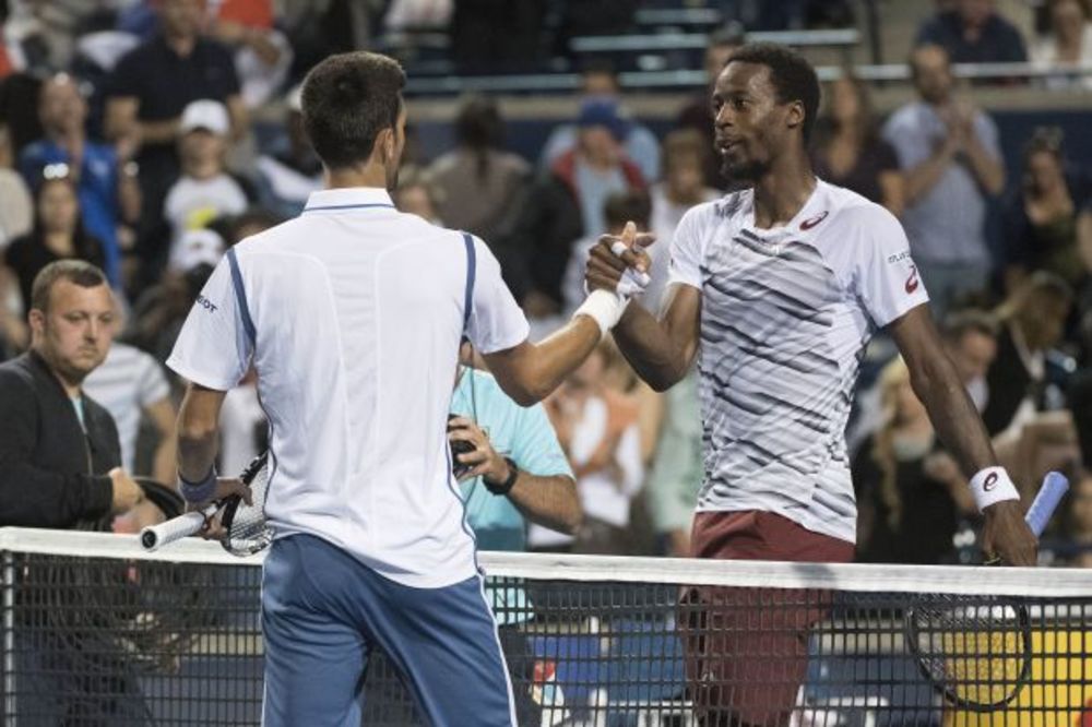 (VIDEO) NOLE NAPRAVIO ŠOU: Evo kako sam se tuširao sa Monfisom