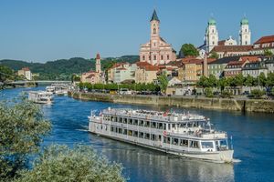 POŠLI NA KRSTARENJE, ZAKUCALI SE U MOST: Dvojica poginula u udesu broda u kanalu Majna-Dunav
