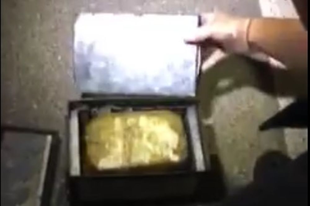 (VIDEO) AKCIJA CUNAMI: 2 kilograma heroina krio u akumulatoru