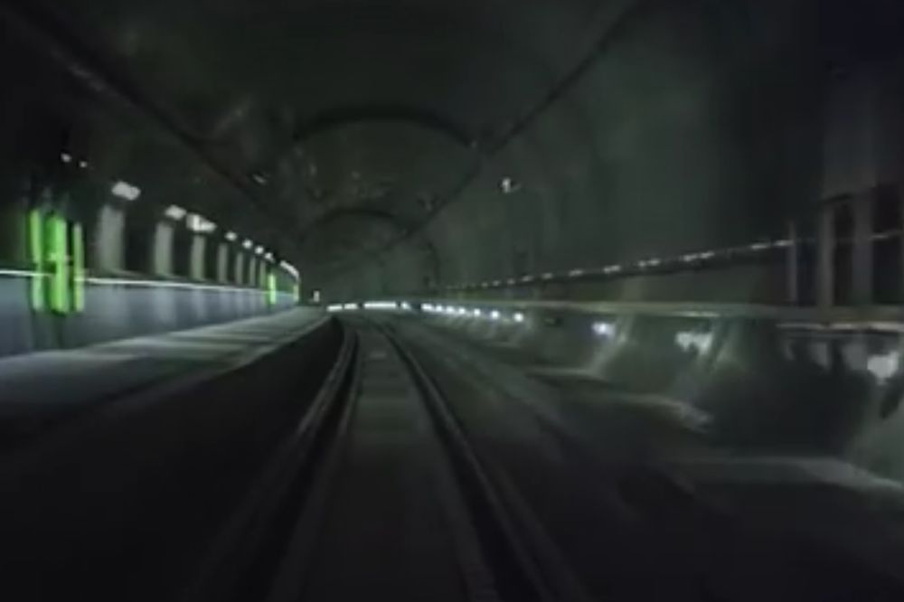 (VIDEO) NAJDUŽI TUNEL NA SVETU: Da li biste smeli da se provozate ovoliko duboko ispod zemlje?