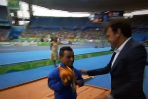 BRAZILCI UKAZALI VELIKU ČAST SRBINU: Rambo Petković delio medalje na Paraolimpijskim igrama