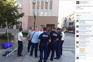CENZURISANE ISTINE U KRUŠEVCU: Komunalci pokušali da prekinu izložbu, građani priskočili u pomoć