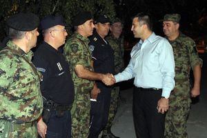 OTKRILI 7.500 MIGRANATA I 50 KRIJUMČARA: Ministar Đorđević obišao zajedničke snage vojske i policije