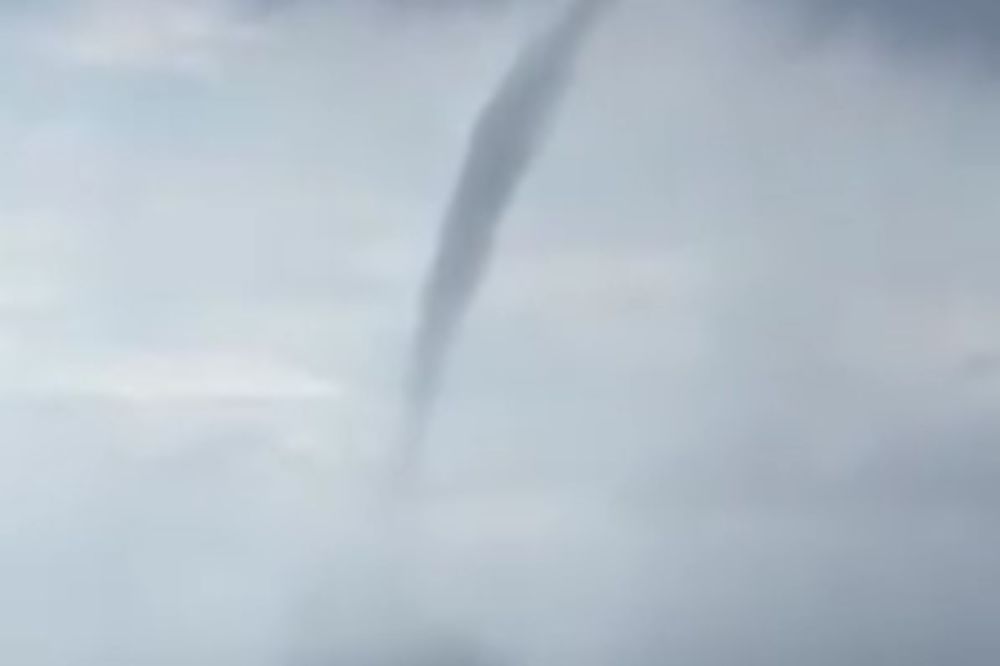 (VIDEO/FOTO) SNAŽNO NEVREME U HRVATSKOJ: Čak deset tornada zabeleženo u Istri