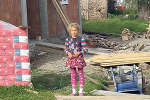USPELA AKCIJA KURIRA Devojčica sa zgarišta u Sjenici dosanjala NOVU KUĆU! Zimu će dočekati u toplom!