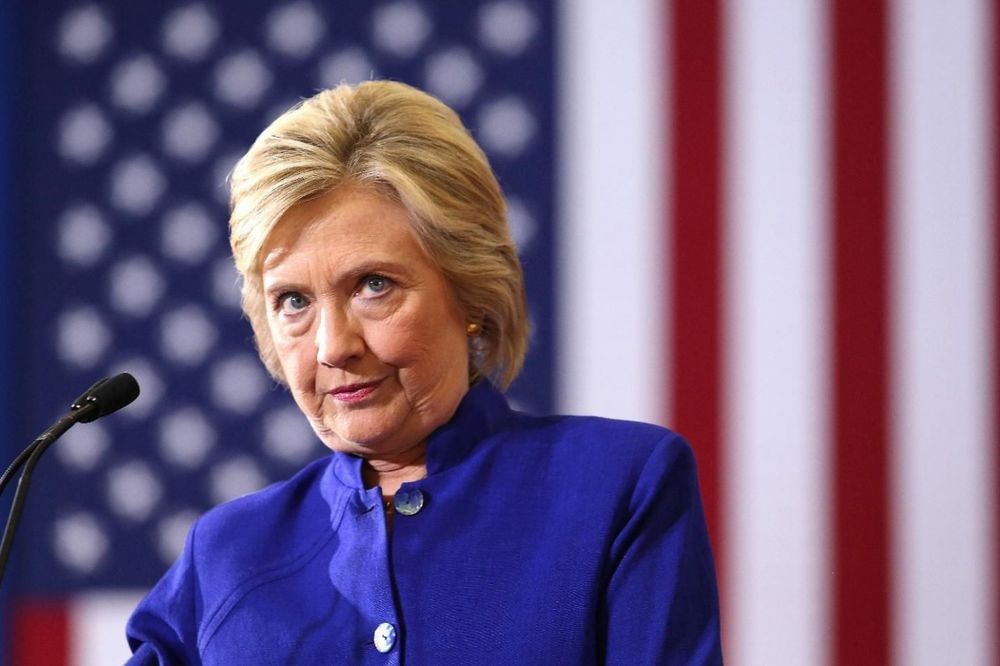 BLAMAŽA: Hilari Klinton od muke pobegla u planine