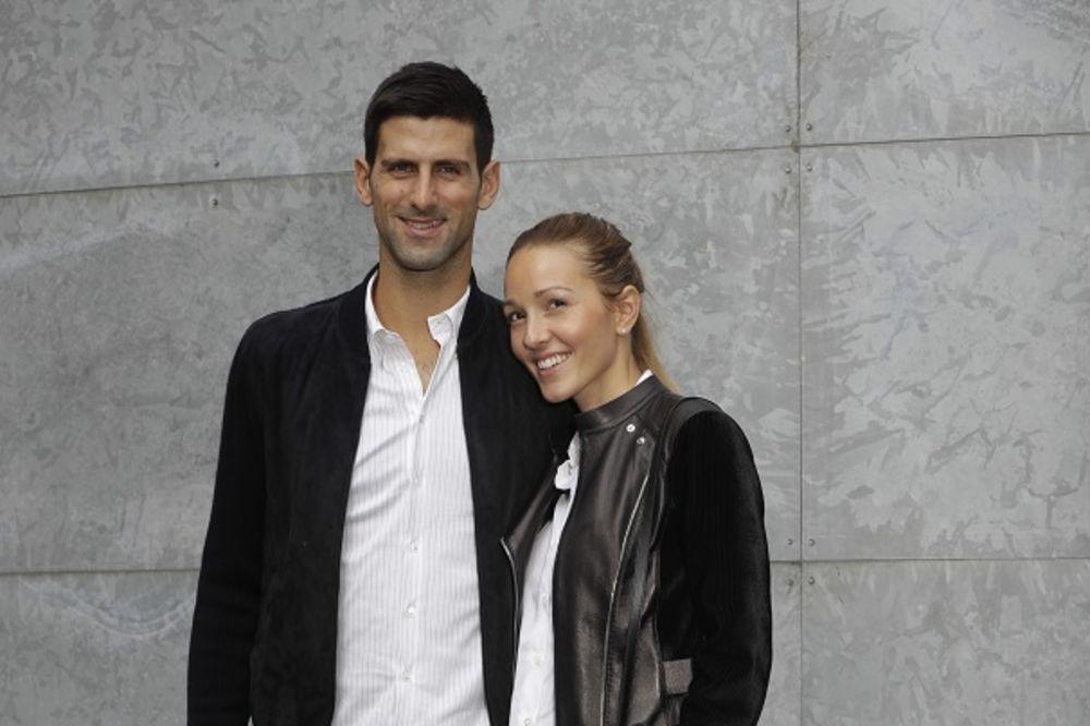 (FOTO) POBEGLI OD OČIJU JAVNOSTI: Jelena i Novak uživaju na tajnoj lokaciji