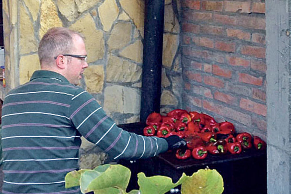 PAPRIKA POLITIKA Biće ladna zima, ajvara mora da ima