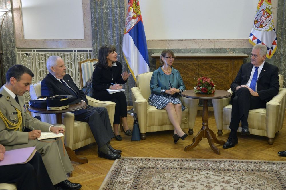 SNAŽNE SPONE SRBIJE I FRANCUSKE: Nikolić se sastao sa ambasadorkom Moro i admiralom Lakajom