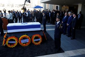 (VIDEO) IZRAEL ODAJE POŠTU VELIKANU: Defile kraj kovčega s telom Šimona Peresa u dvorištu Kneseta