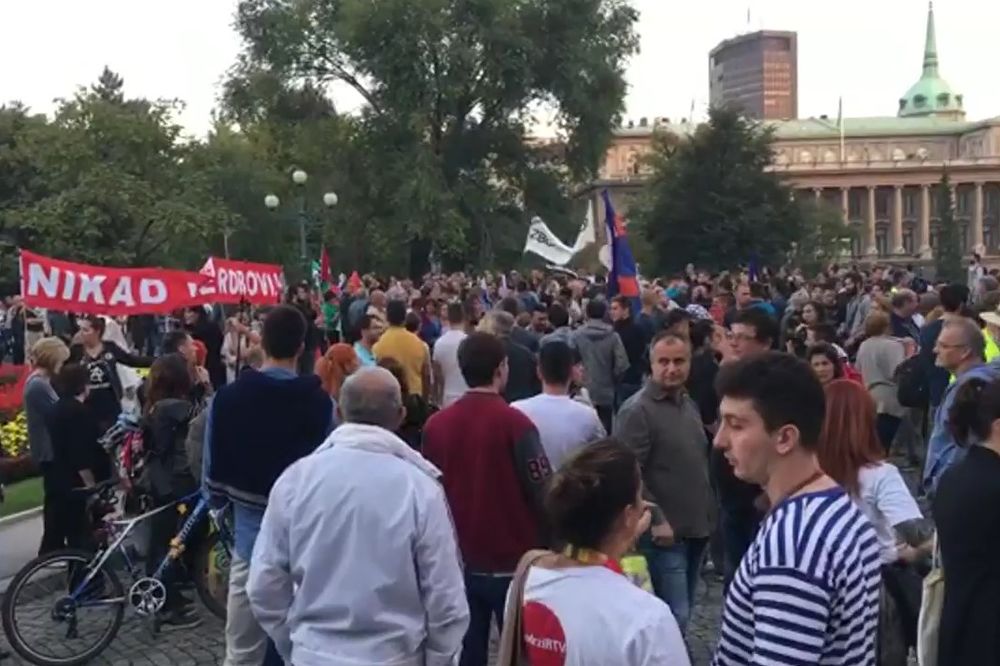6.000 LJUDI PROŠETALO BEOGRADOM: Održan šesti po redu protest inicijative "Ne da(vi)mo Beograd"