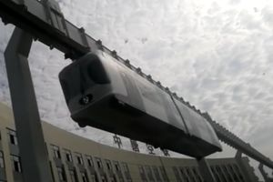 (VIDEO) NEBESKA PRUGA: Kina uvodi revolucionarnu viseću železnicu