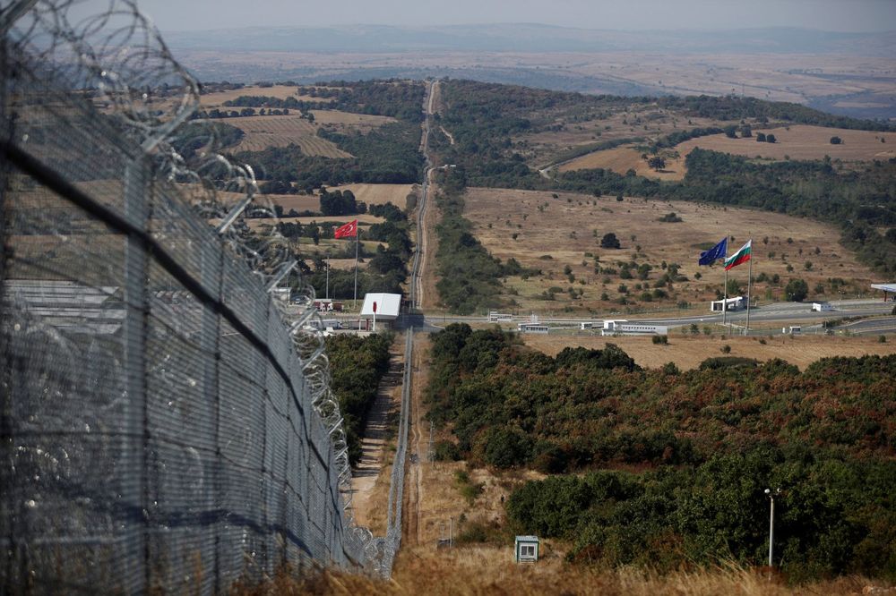 NOVIH 100 KILOMETARA ŽICE: Bugarska duž granice gradi nastavak žičane ograde