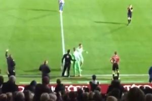(VIDEO) VEROVALI ILI NE: Engleski klub čeka žestoka kazna zbog zamene golmana u 45. sekundi