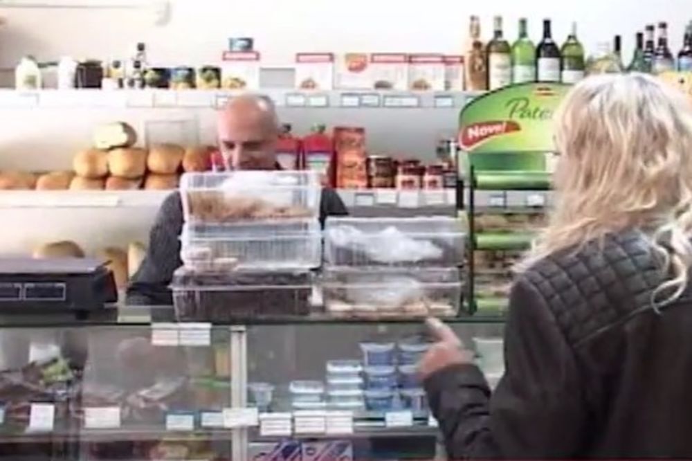 (VIDEO) BIH U ČUDU: U ovom mestu novi načelnik prodaje hleb i mleko!