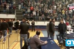 (KURIR TV) PODRŠKA CRNO-BELE PORODICE: Fudbaleri Partizana bodre košarkaše u meču sa Cibonom