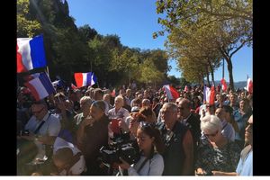 (VIDEO) FRANCUZI NE ŽELE MIGRANTE: Protesti širom zemlje zbog zatvaranja izbegličkog centra u Kaleu
