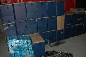 AKCIJA AVALA U VRANJU: 15.000 boksova cigareta bez markica otkriveno u šleperu iz Letonije