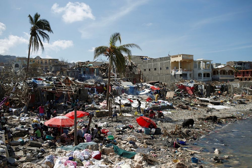 KATASTROFA NA HAITIJU: U uraganu poginulo 1.000 ljudi, mrtve sahranjuju u masovnim grobnicama