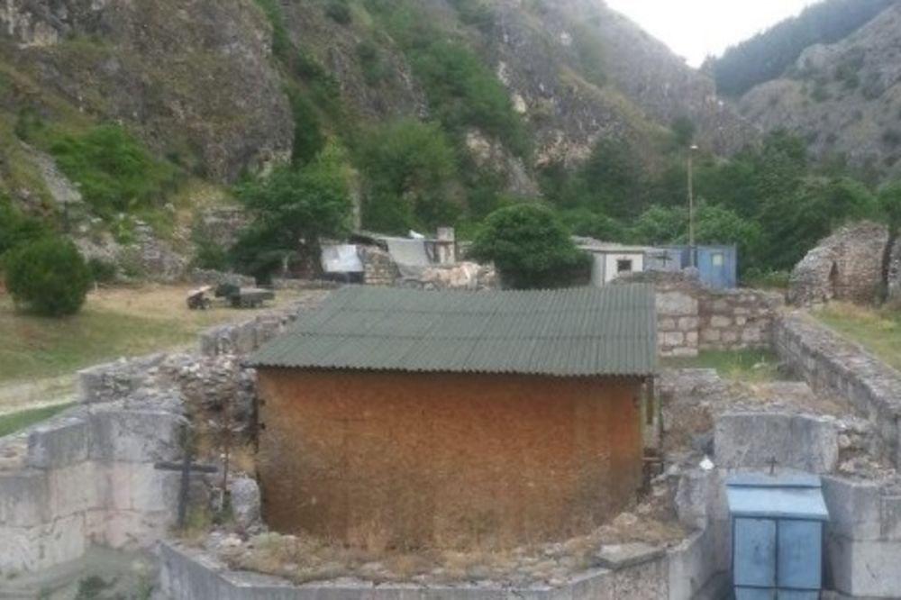 EPARHIJA RAŠKO PRIZRENSKA: Kosovske vlasti blokirale radove na obnovi manastira Sveti Arhangeli