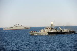 ZA DLAKU IZBEGUT SUKOB: Napeto suočavanje ratnih brodova u Egejskom moru