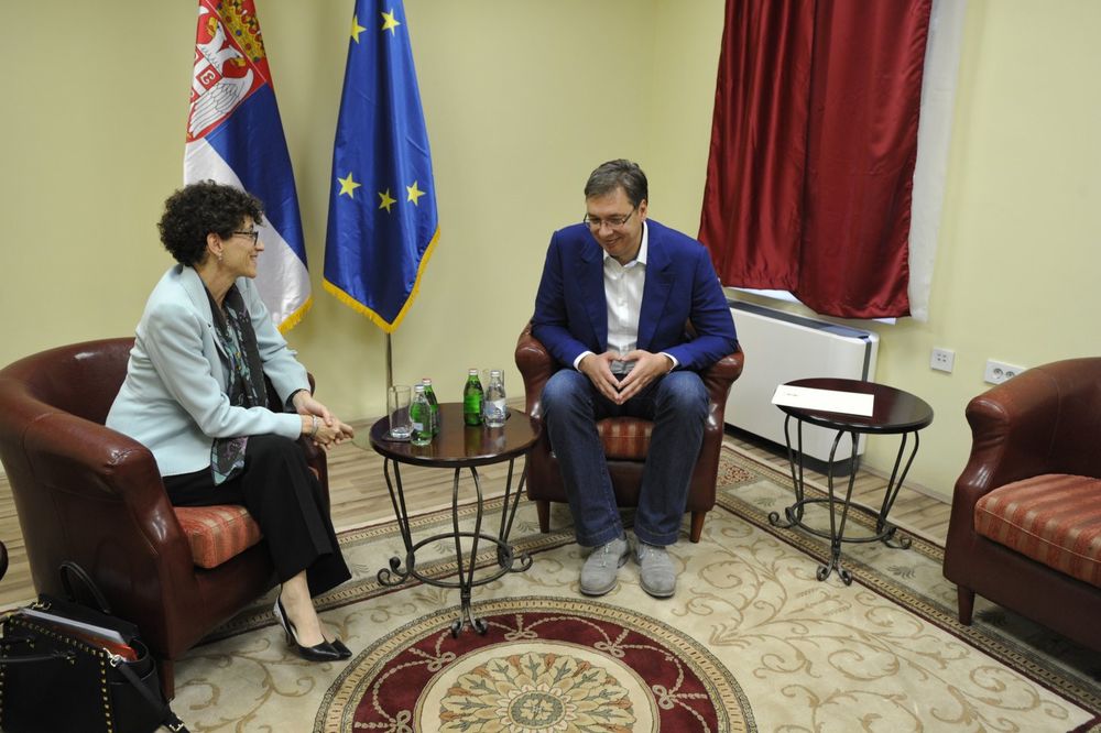 NASTAVAK AKTIVNOSTI PREMIJEROVOG KABINETA U NIŠU: Vučić razgovarao sa regionalnom direktorkom SB