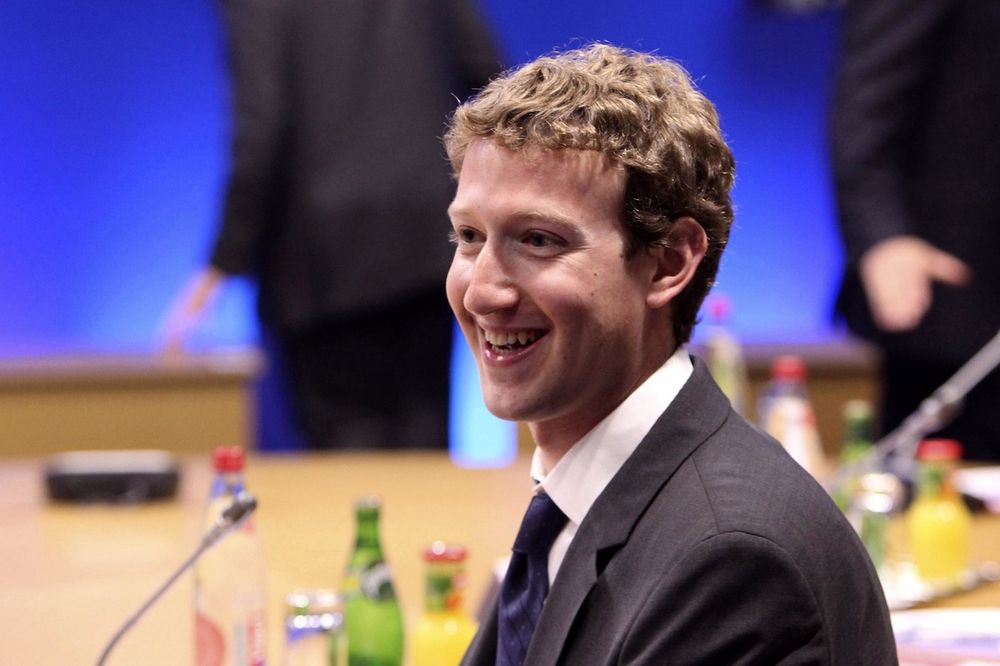 E TO JE MALER: Vlasnik Fejsbuka za samo jedan dan izgubio 3 milijarde dolara!
