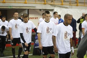 UPRAVA NEMA: Fudbaler Partizana objasnio zašto su crno-beli nosili majice sa likom Saleta Mutavog