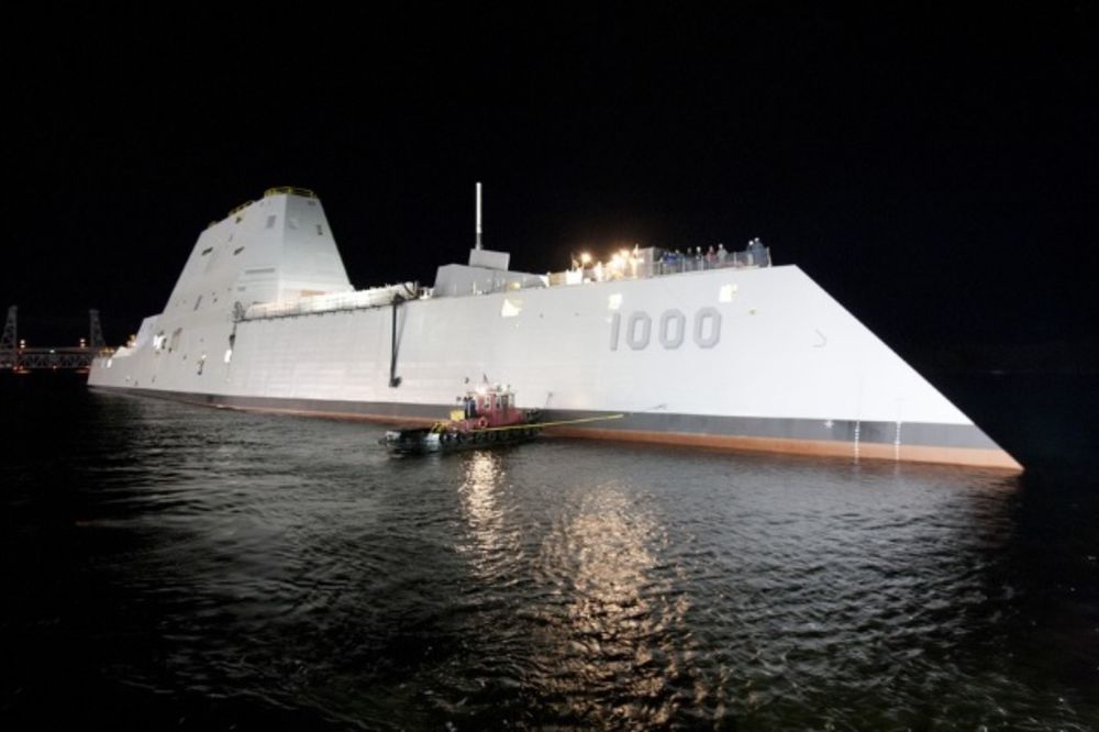 (VIDEO) Porinut USS Zumvalt, najveći nevidljivi razarač Američke mornarice!