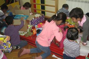 DIVAN DAN U ZVEČANSKOJ: Mališanima stigle igračke od drugara iz osnovne škole u Borči!
