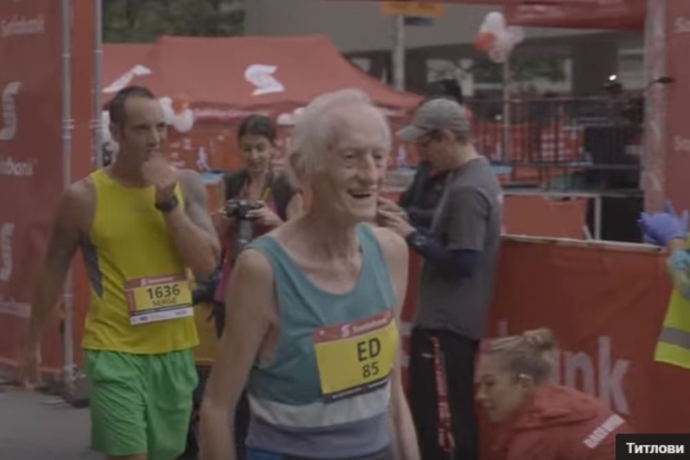 (VIDEO) STARAC SRUŠIO SVETSKI REKORD: Sa 85 godina istrčao maraton, pa sam sebe proglasio IDIOTOM