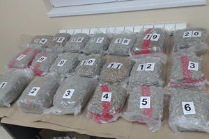 POLICIJSKA AKCIJA U ČAČKU: Otkriveno 20 kg skanka u bunkeru prikolice