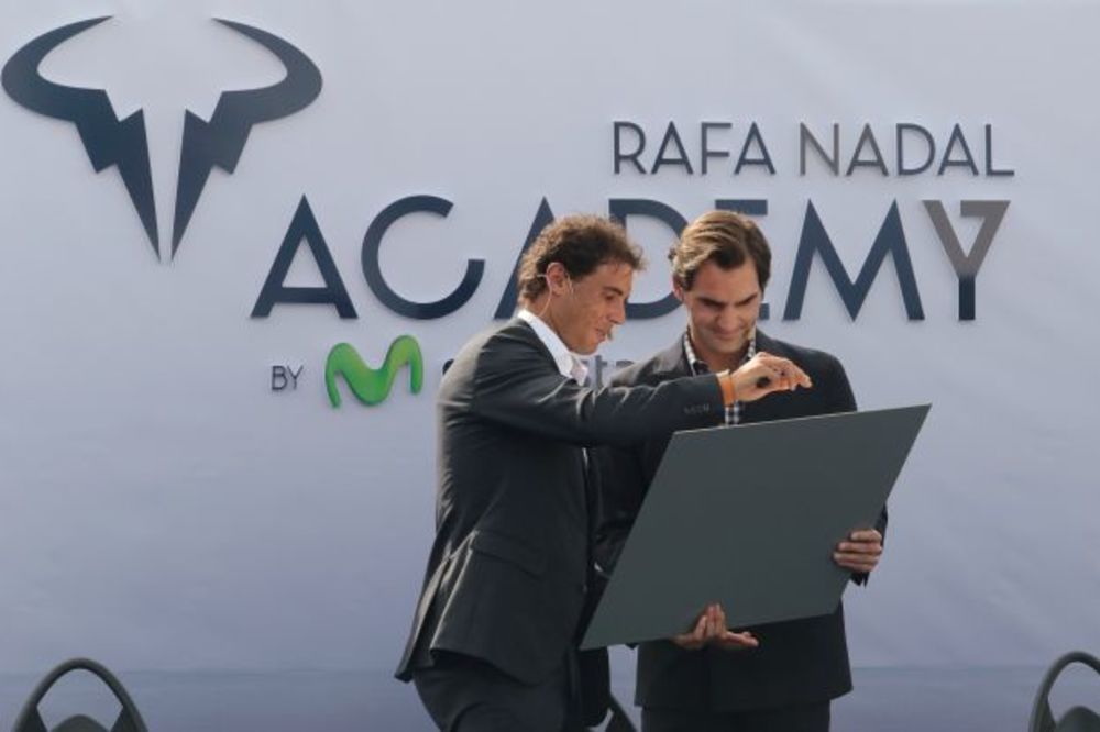 (VIDEO, FOTO) IGNORISAO SRBINA: Nadal na otvaranje akademije pozvao Federera, ali ne i Đokovića