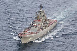 GLEDAĆE RUSIMA U LEĐA: London šalje ratne brodove da prate ruskog Admirala Kuznjecova po Lamanš