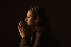VEČERNJE MOLITVE PRED SPAVANJE: Ovih pet molitvi možete izgovoriti!