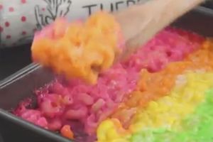 (VIDEO) ŠARENI OBROK: Da li biste probali makarone u boji duge?