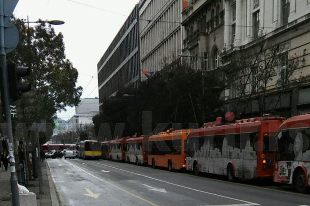 KOLAPS U CENTRU BEOGRADA: Poprečeni tramvaj izazvao zastoj na uglu Resavske i Kralja Milana