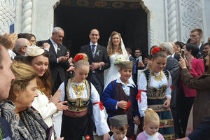 KURIR TV EKSKLUZIVNO KRALJEVSKO VENČANJE NA OPLENCU: Princ Mihailo i princeza Ljubica rekli da!