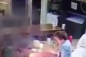 (VIDEO) UMALO KATASTROFA: Mladiću eksplodirala elektronska cigareta u džepu