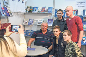 PROPAGANDA: Šešelj vrbuje četnike na Sajmu knjiga u Beogradu