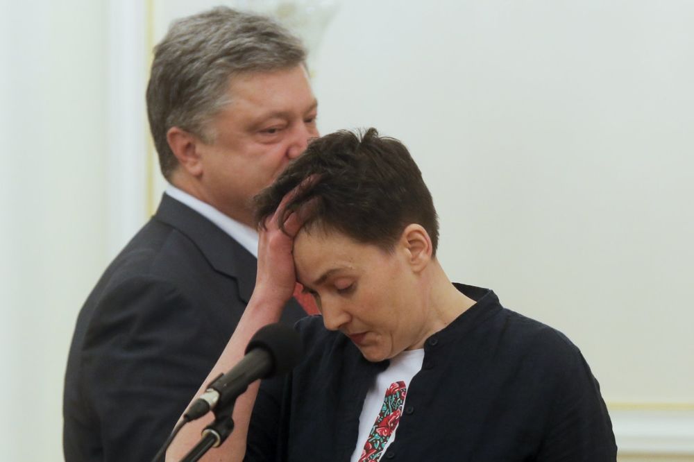 (VIDEO) SAVČENKOVA SKRESALA POROŠENKU: Slab si predsednik, Janukovič je bio bolji - izvini mu se!