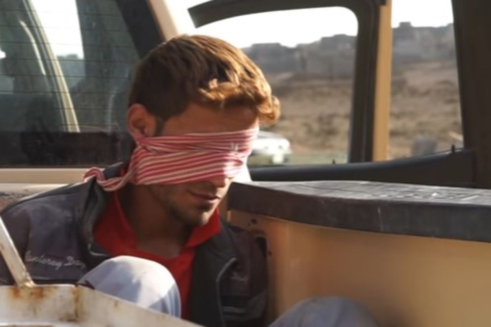 (VIDEO) IZGLEDA KAO SVAKI MOMAK, A KO ZNA ŠTA JE RADIO: Iračani zarobili džihadistu živog