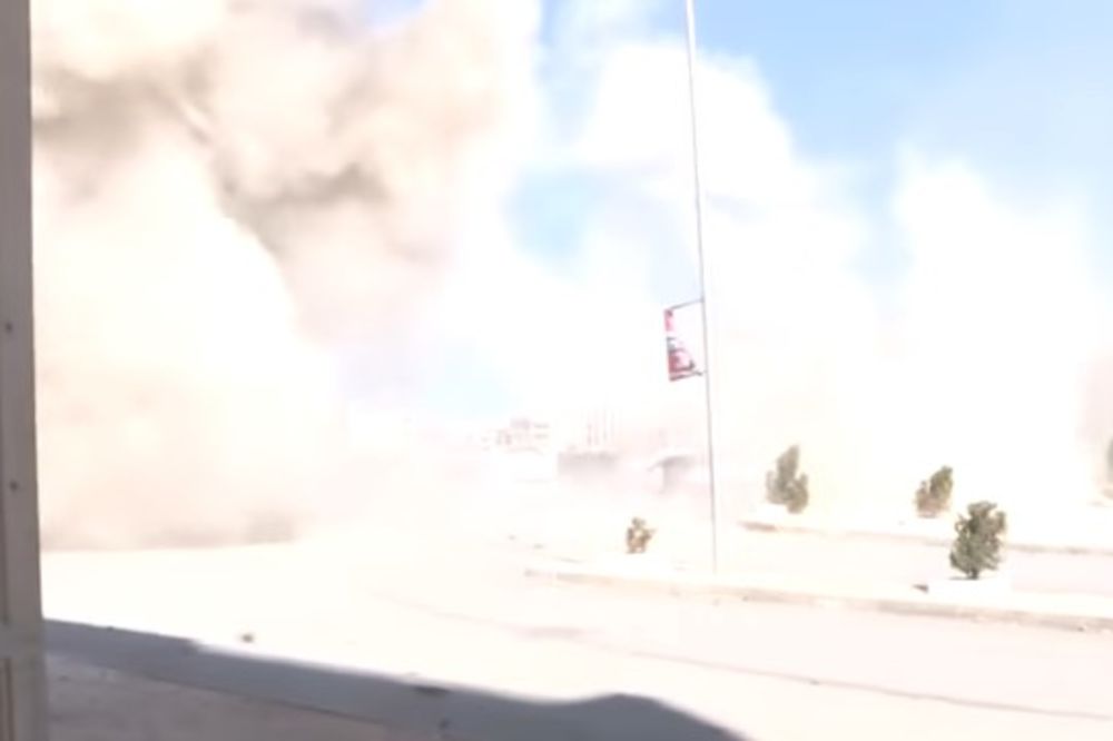 (VIDEO) DIREKTNO SA PRVE LINIJE FRONTA U ALEPU: Bombe i meci prašte na sve strane