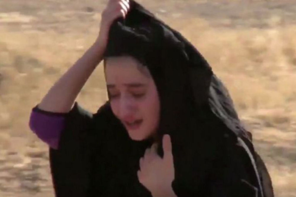 Dah slobode: Devojčica oslobođena od Islamske države u suzama skida hidžab (FOTO, VIDEO)