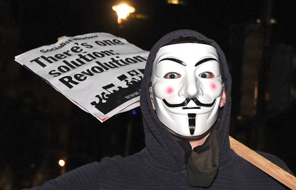 Revolucija jedina solucija... 'Anonimus' na protestu