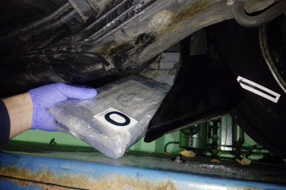HORGOŠ: Kilogram kokaina švercovali iza blatobrana